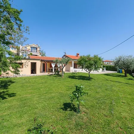 Mima House With Pensión 3*